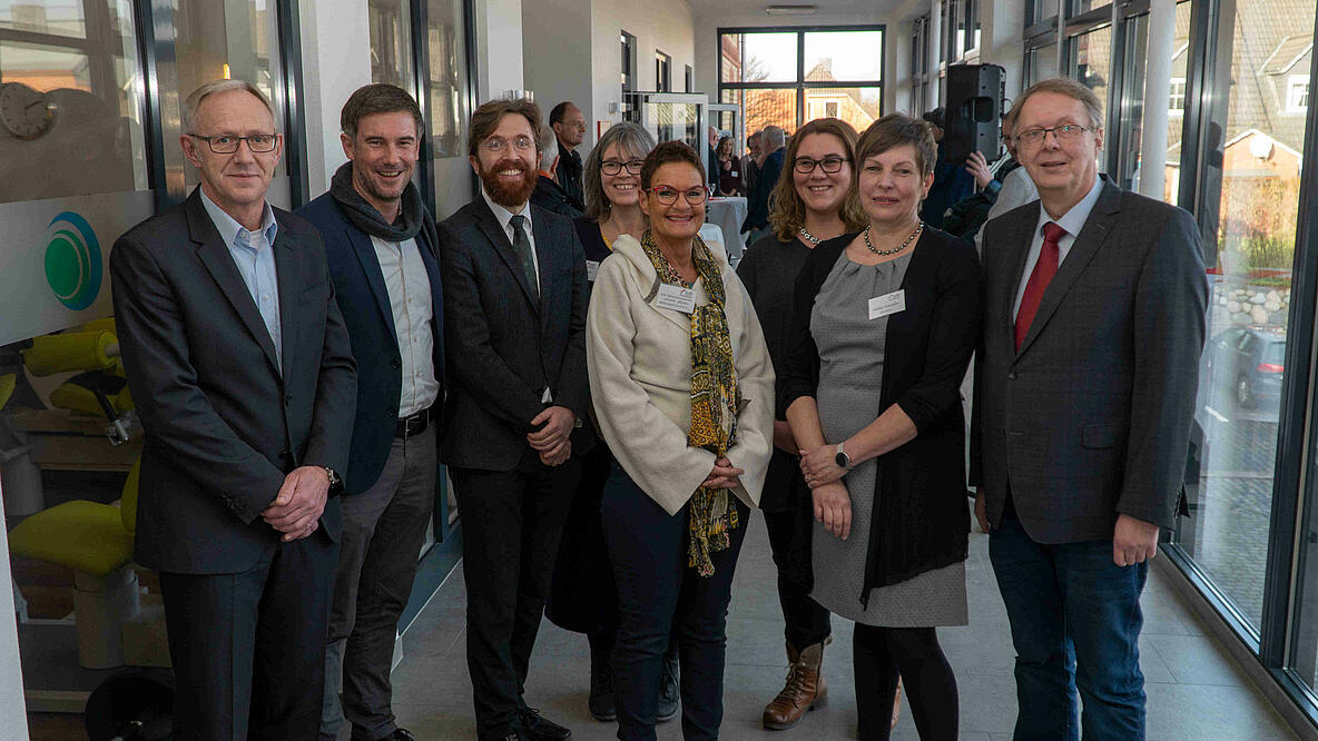 Gruppe von acht Personen 