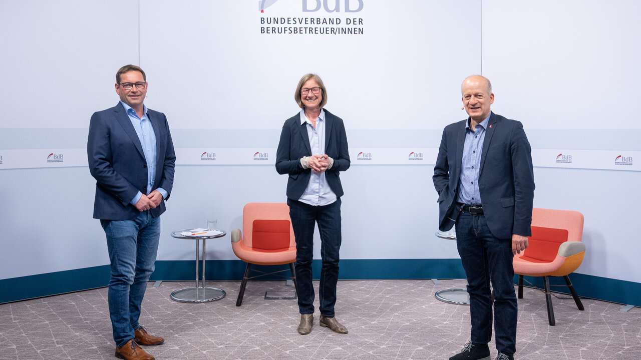 Thorsten Becker (BdB-Vorsitzender), Anne Heitmann (Moderatorin), Friedrich Straetmans (Die Linke)