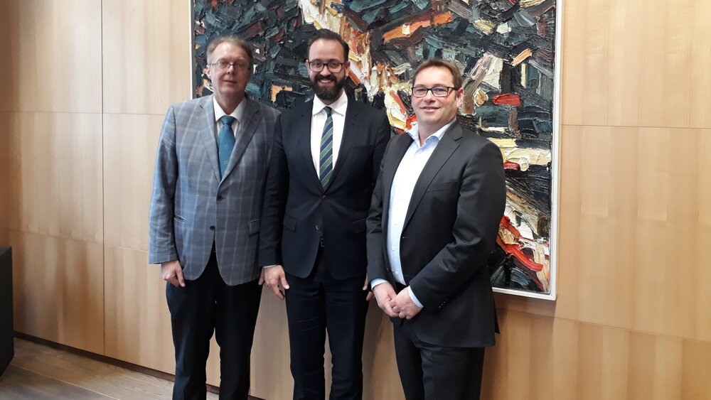 Dr. Harald Freter (BdB), Landesjustizminister Sebastian Gemkow (CDU) und Thorsten Becker (BdB)