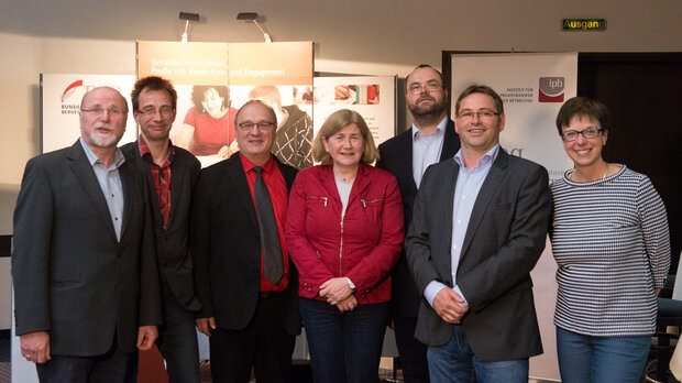 Gruppenbild: Der neu gewählte Vorstand des BdB: Hennes Göers (stv. Vorsitzender), Christian Kästner (Beisitzer), Rainer Sobota (stv. Vorsitzender), Heike Looser (Beisitzerin), Jochen Halbreiter (Beisitzer), Thorsten Becker (Vorsitzender), Iris Peymann (Finanzen)