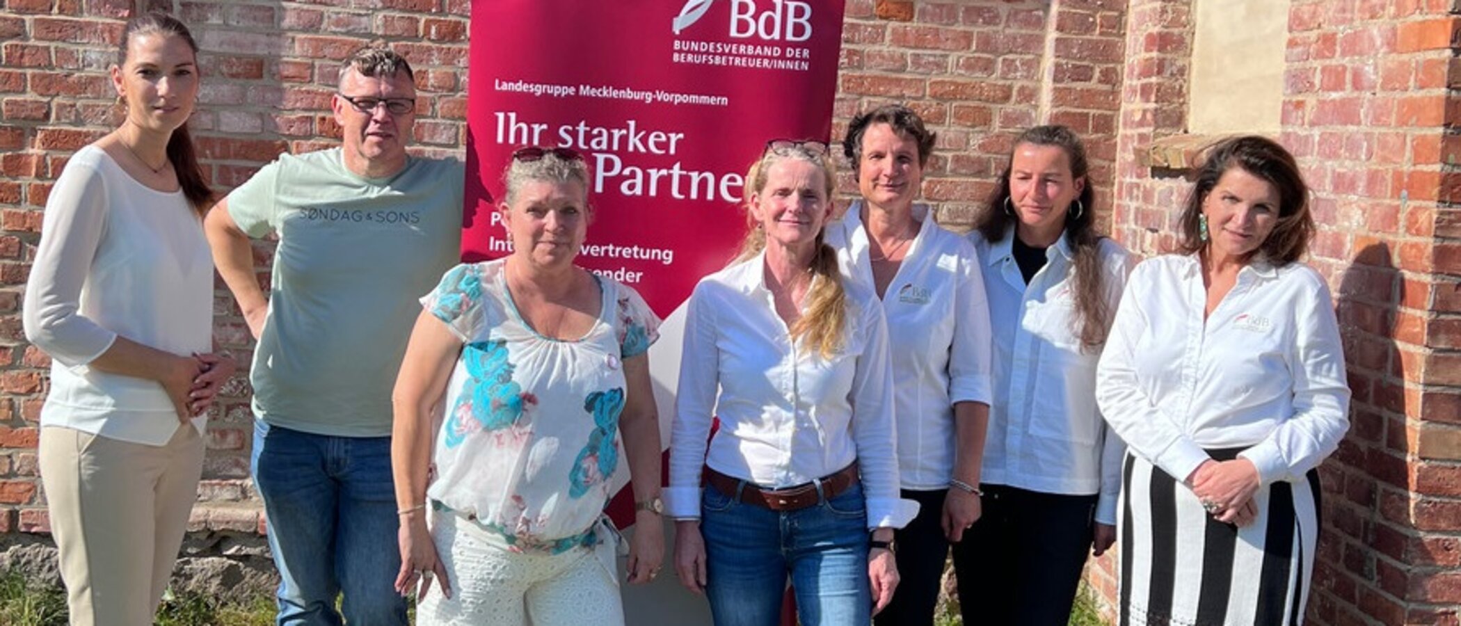 auf dem Foto ist der BdB-Landesgruppenvorstand Mecklenburg-Vorpommern zu sehenauf dem Foto ist der BdB-Landesgruppenvorstand Mecklenburg-Vorpommern zu sehen